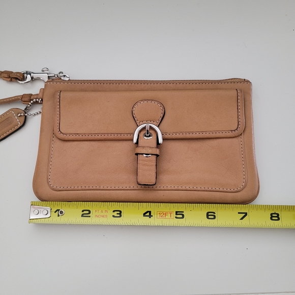 Coach Hampton Wristlet Y2K In Camel Leather